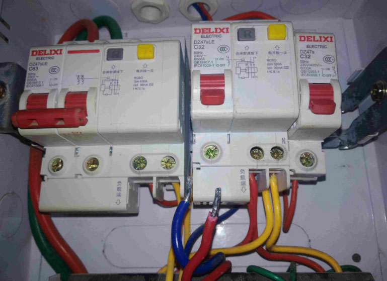 循環(huán)水泵插上就跳閘什么原因？